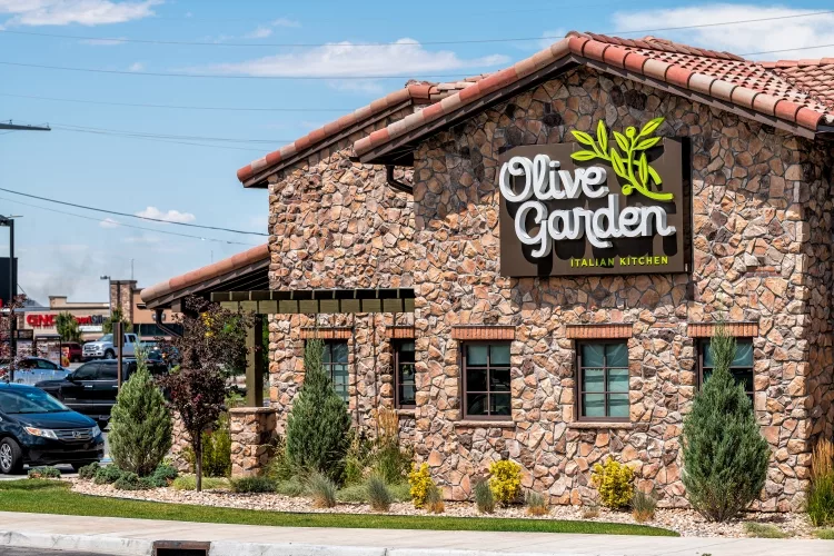 How Old Do You Have to Be to Work at Olive Garden